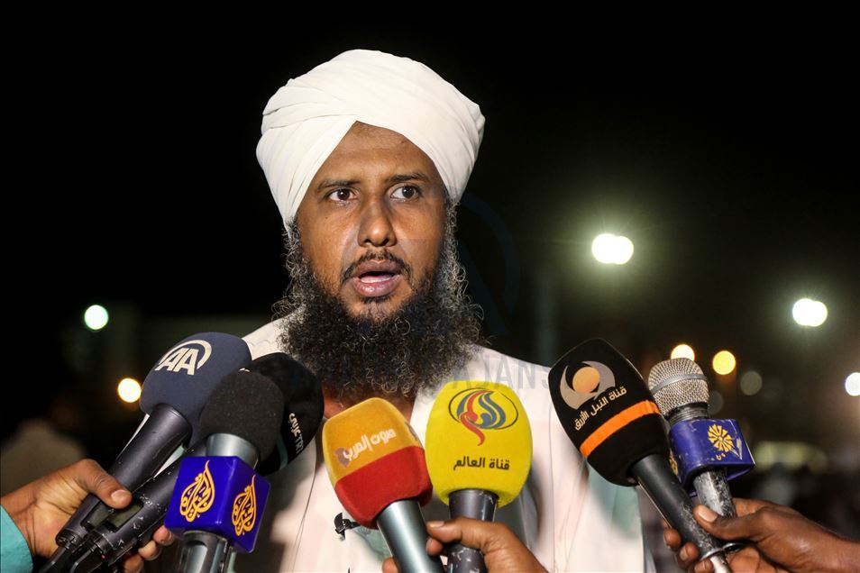 "ليلة نصرة النبي" في السودان تندد بالرسوم الفرنسية المسيئة
