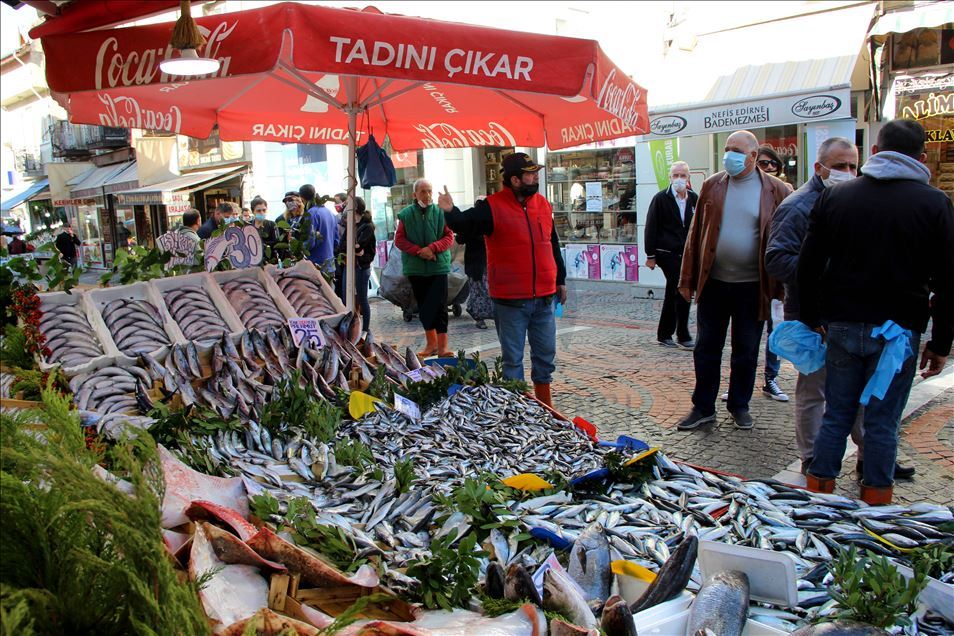 Hamsi bolluğu tezgahları hareketlendirdi