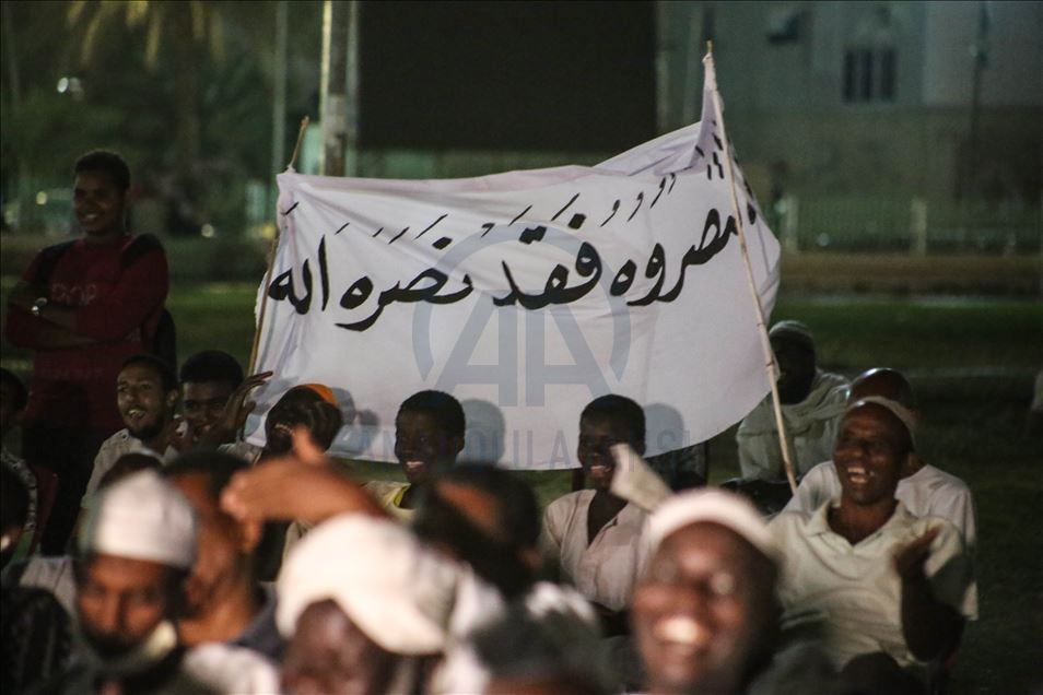 "ليلة نصرة النبي" في السودان تندد بالرسوم الفرنسية المسيئة