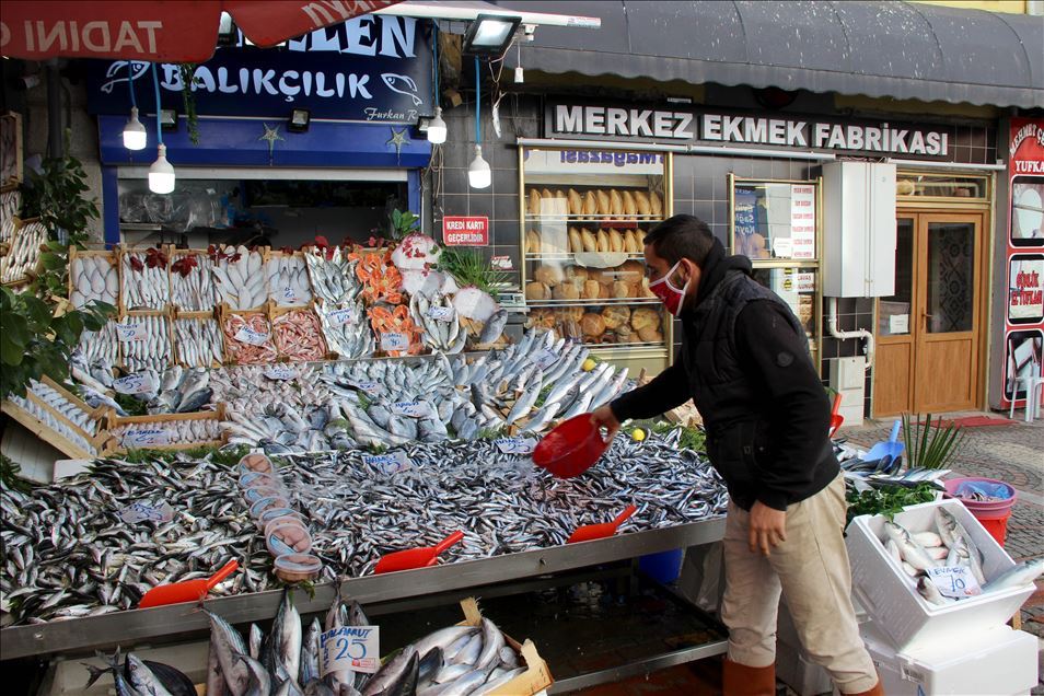 Hamsi bolluğu tezgahları hareketlendirdi