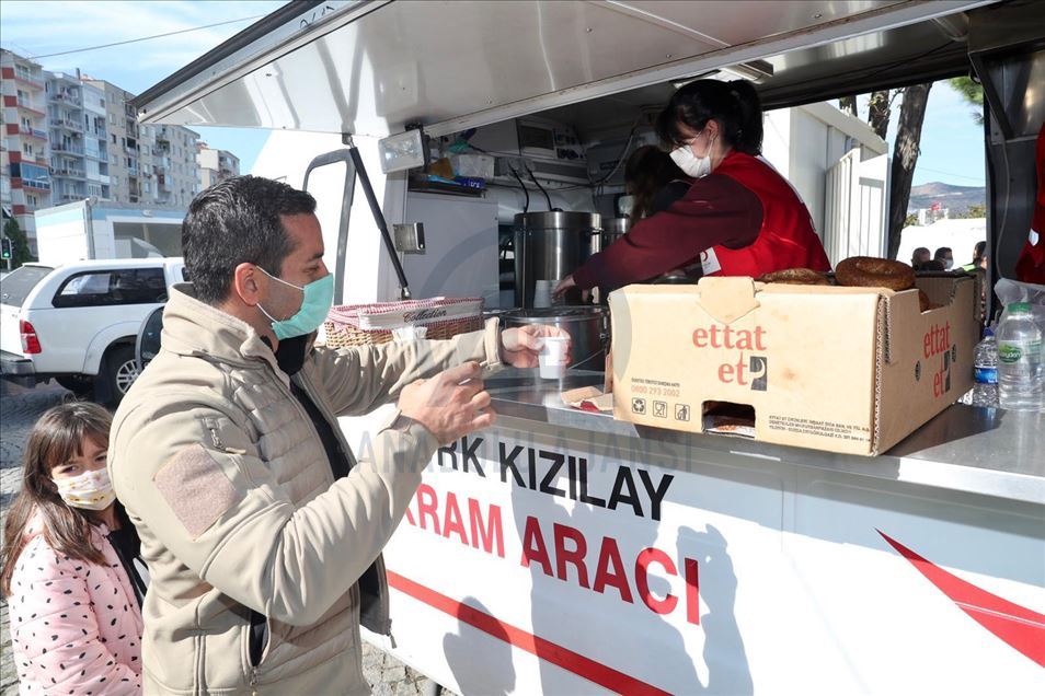 Türk Kızılay deprem bölgesinde yaraları sarmaya devam ediyor