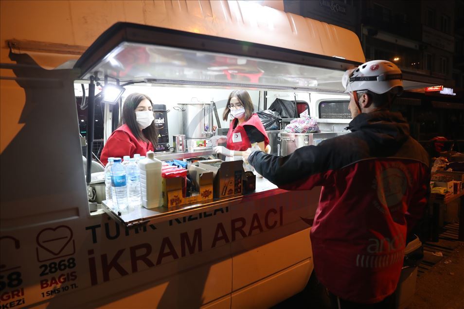 Türk Kızılay deprem bölgesinde yaraları sarmaya devam ediyor