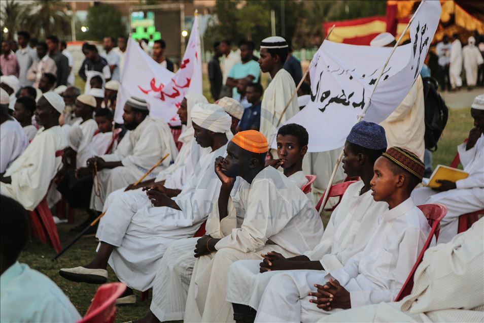 "ليلة نصرة النبي" في السودان تندد بالرسوم الفرنسية المسيئة