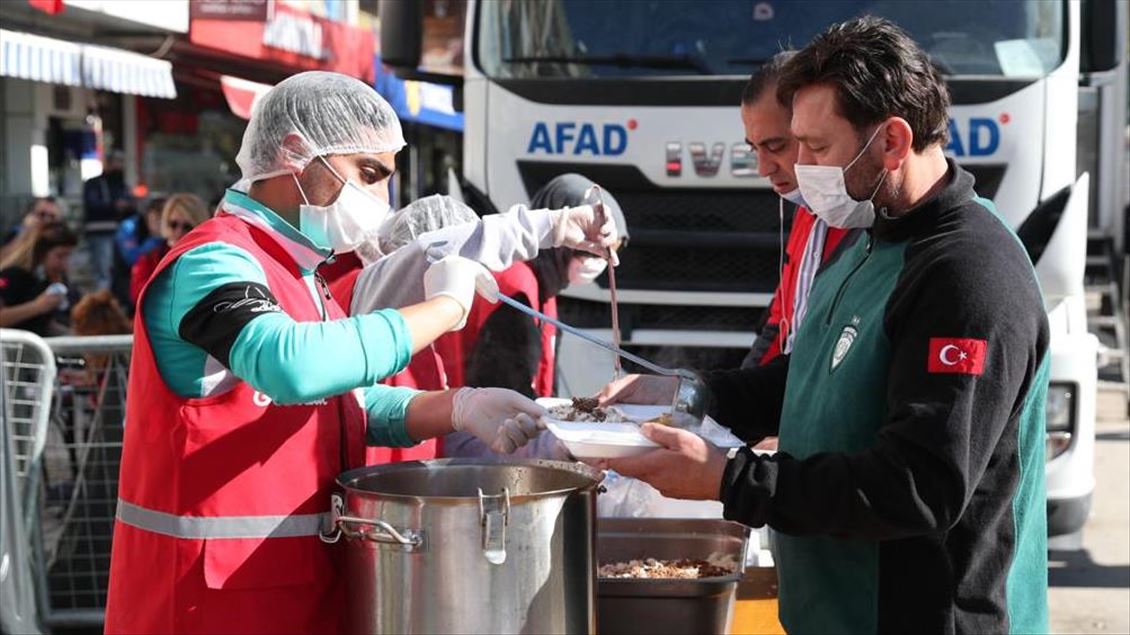 Türk Kızılay deprem bölgesinde yaraları sarmaya devam ediyor
