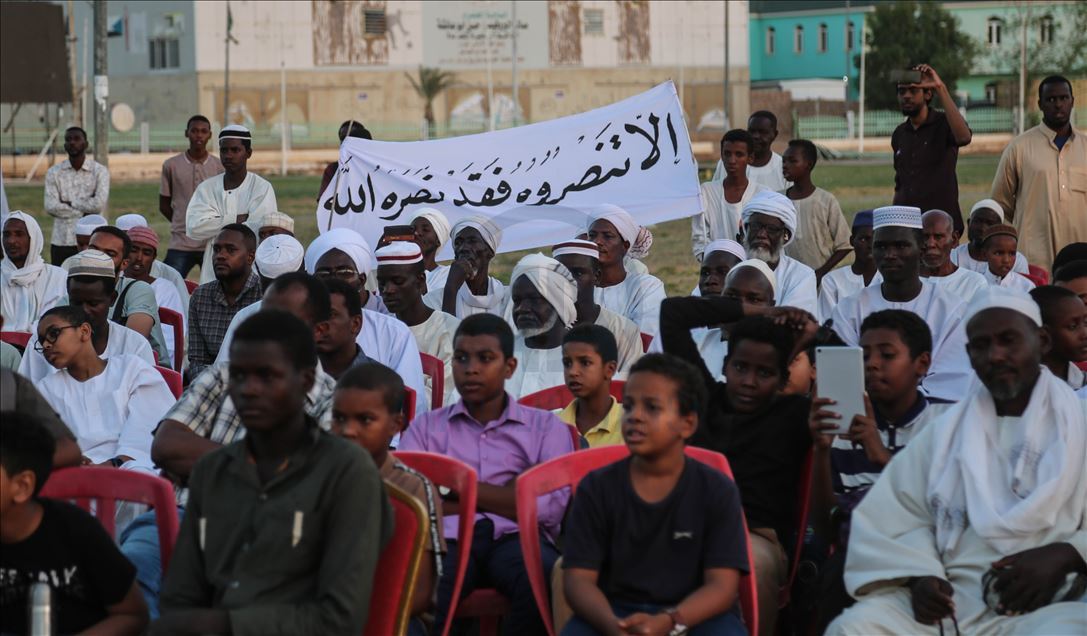 "ليلة نصرة النبي" في السودان تندد بالرسوم الفرنسية المسيئة