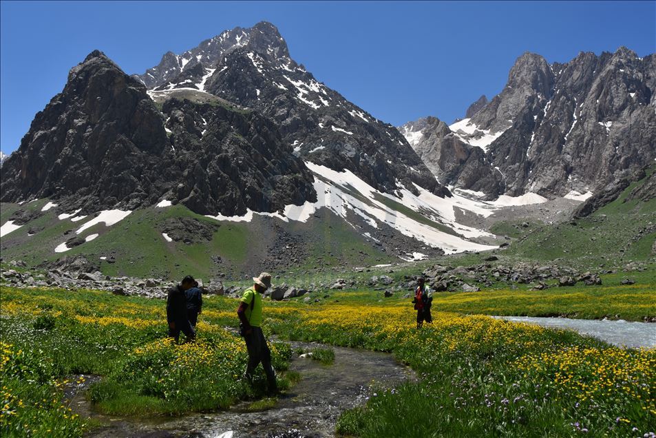 Cilo Dağları ve Sat Buzul Gölleri Milli Parkı doğal güzellikleriyle öne çıkıyor
