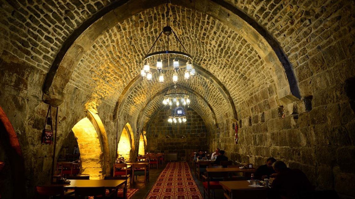 خانی باشخان ئامێز بۆ گهشتیاران دهكاتهوه