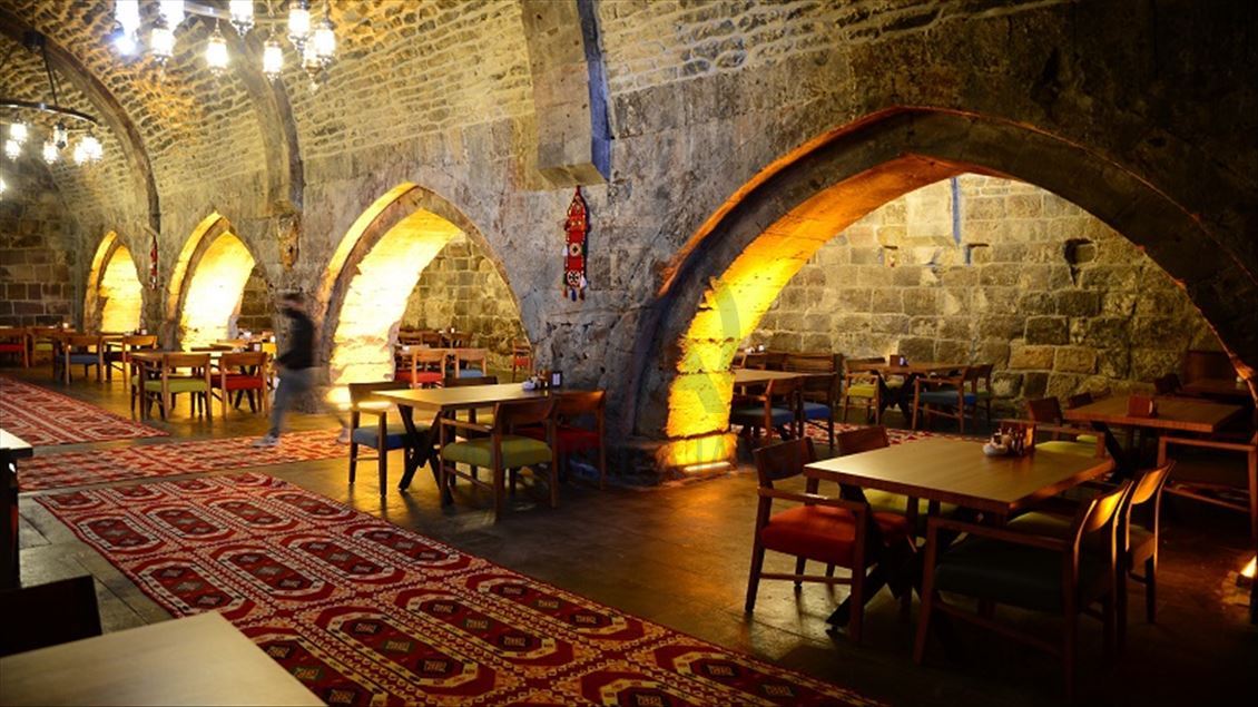 خانی باشخان ئامێز بۆ گهشتیاران دهكاتهوه