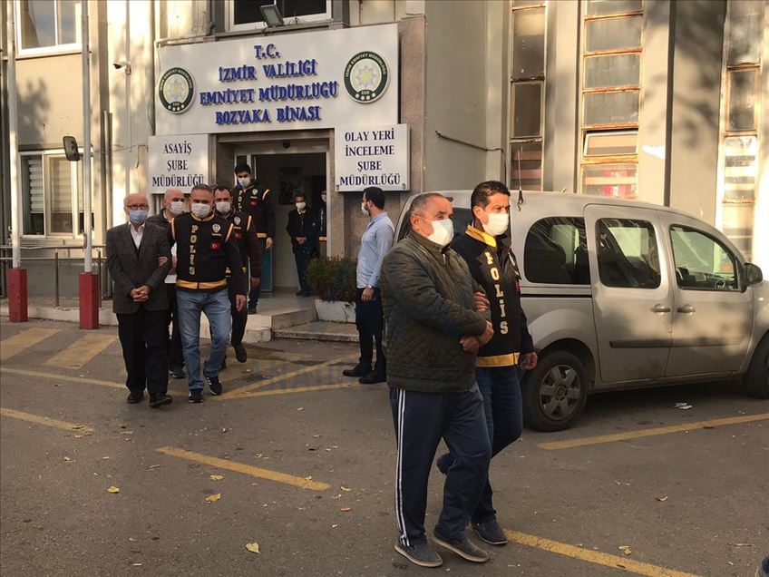 İzmir'deki depremde yıkılan binalarla ilgili gözaltına alınan zanlılar adliyeye sevk edildi