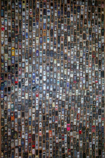Turkish man owns a thousand mobile phones