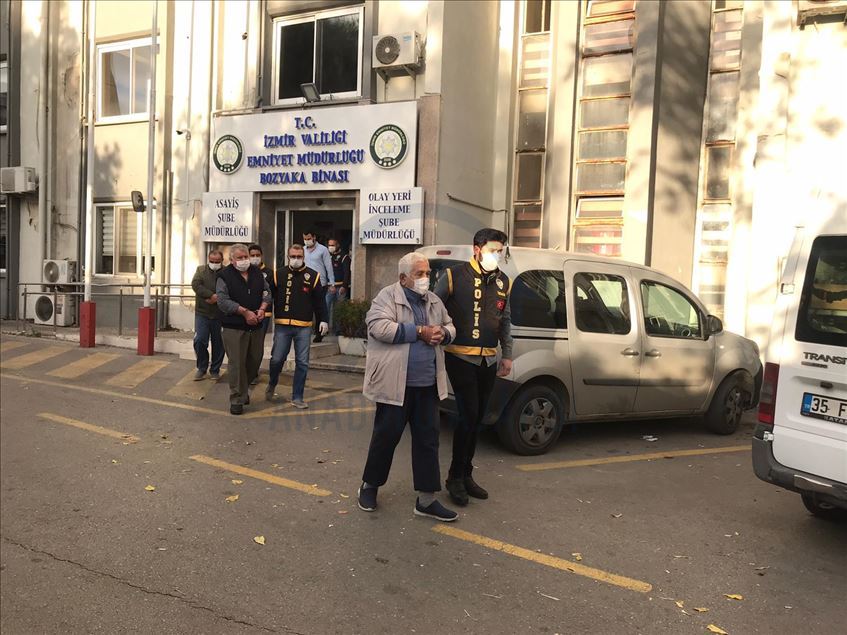 İzmir'deki depremde yıkılan binalarla ilgili gözaltına alınan zanlılar adliyeye sevk edildi
