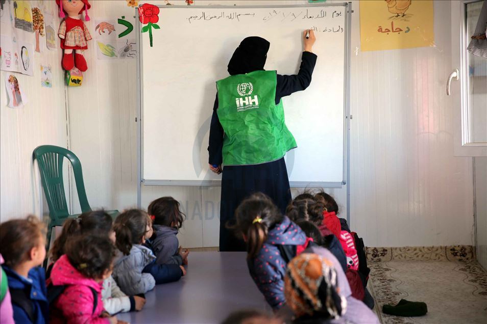 "الإغاثة التركية".. طوق نجاة لأطفال الحرب في سوريا