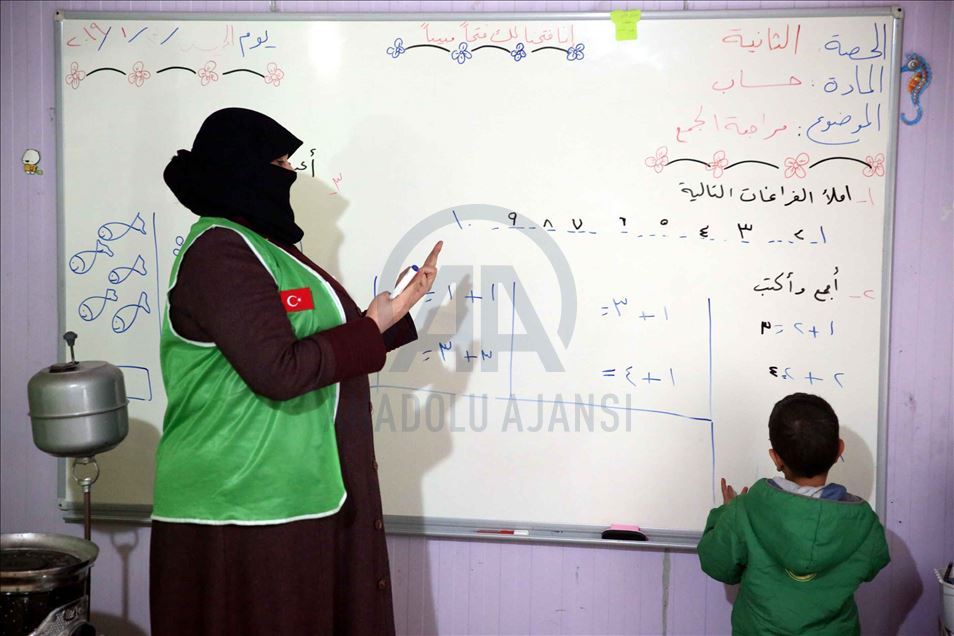 "الإغاثة التركية".. طوق نجاة لأطفال الحرب في سوريا