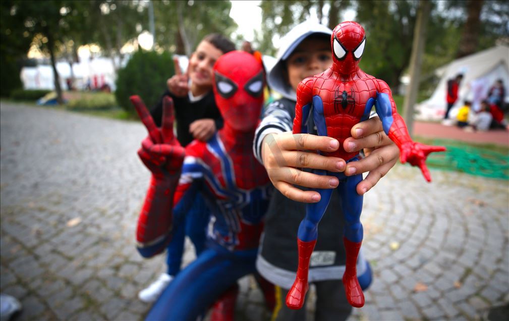 Burak Soylu with Spiderman costume visits earthquake victims in Izmir