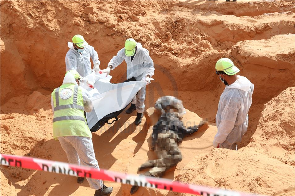 Libya'nın "toplu mezarlar kenti" Terhune'de yeni cesetler çıkmaya devam ediyor
