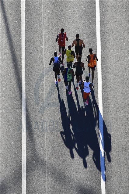 Fillon maratona transkontinentale në Stamboll