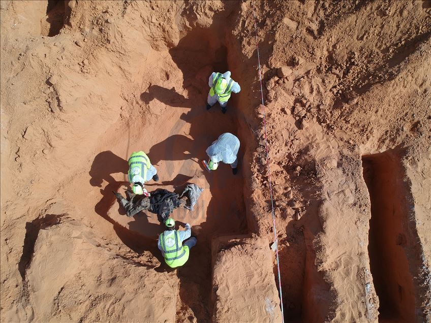 Libya'nın "toplu mezarlar kenti" Terhune'de yeni cesetler çıkmaya devam ediyor
