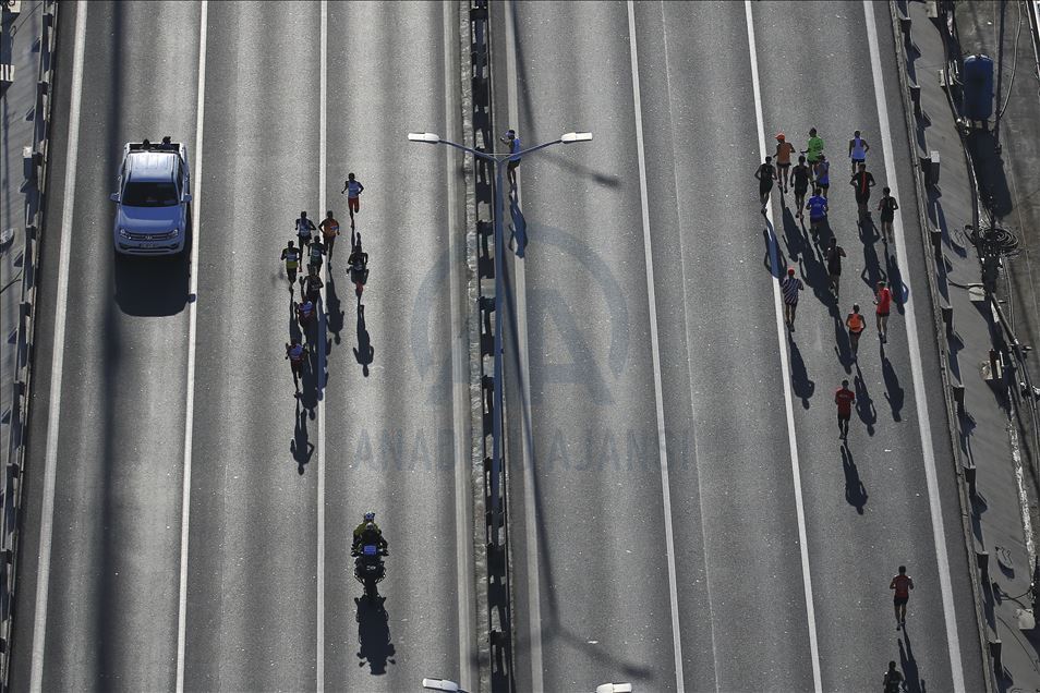 Fillon maratona transkontinentale në Stamboll
