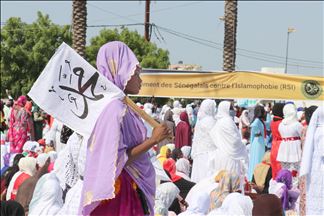 Sénégal : des milliers de personnes ont manifesté à Dakar contre l'islamophobie et le soutien du président français Emmanuel Macron aux caricatures du prophète Mohamed.