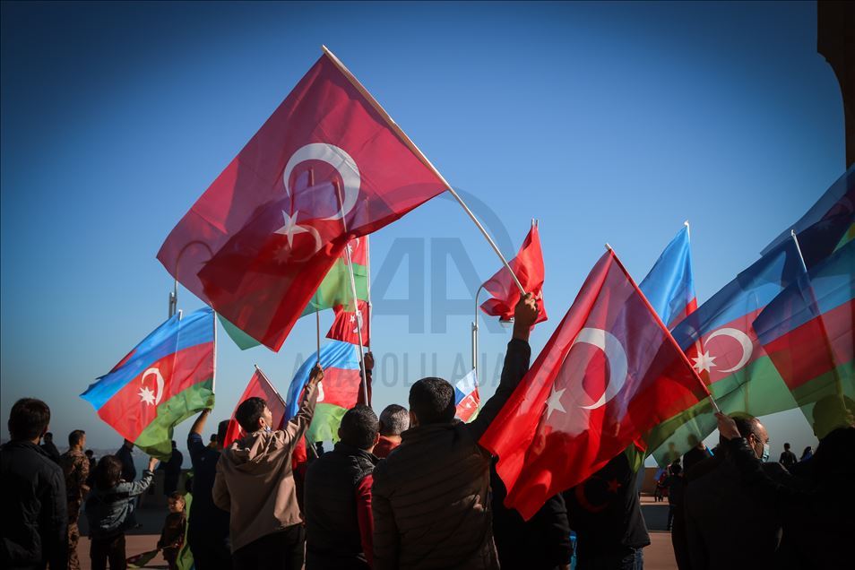 Azerbajxhan, festohet me entuziazëm Dita e Flamurit dhe çlirimi i qytetit Shusha nga pushtimi