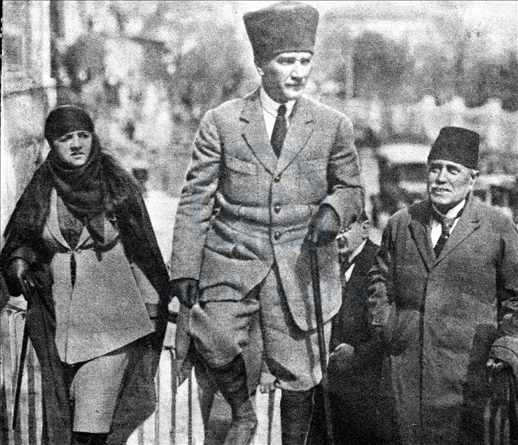 Turqia shënon 82-vjetorin e ndarjes nga jeta të Ataturkut
