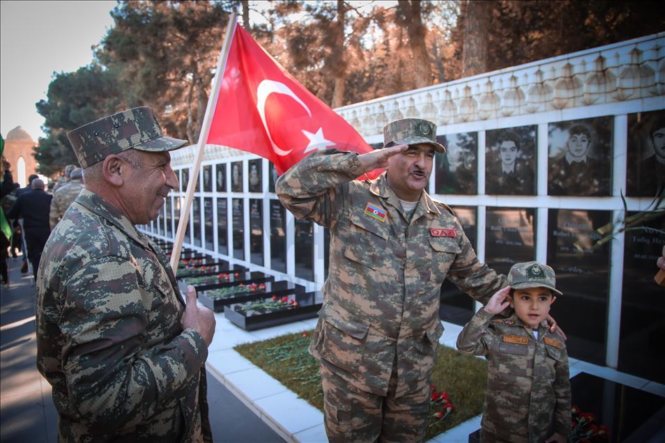 Azerbaijan peringati Hari Bendera Nasional