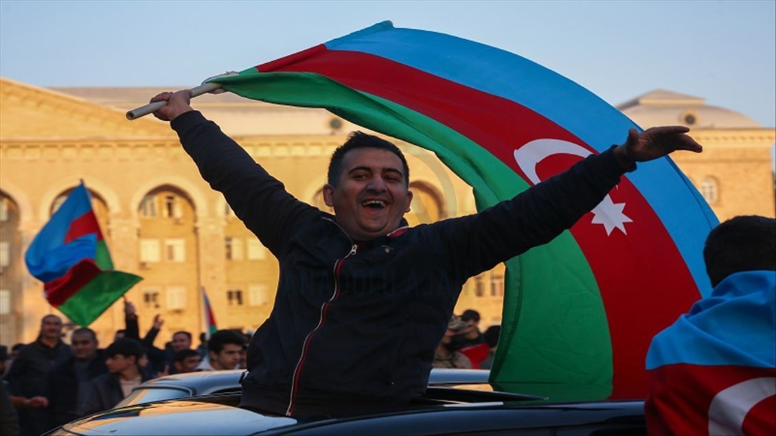 هاووڵاتییانی ئازهربایجان به جۆشوخرۆشهوه پێشوازیان کرد له رێككهوتنی قهرهباغ