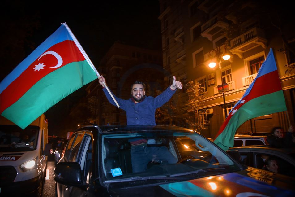 شادی مردم آذربایجان پس از پیروزی در جنگ‌قره‌باغ