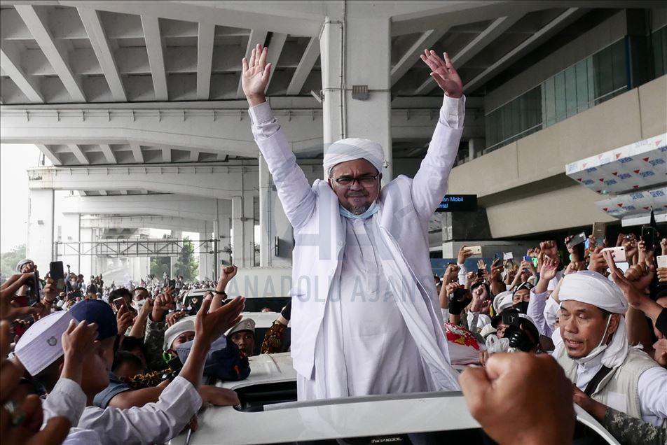 Pemimpin FPI Rizieq Shihab tiba di tanah air