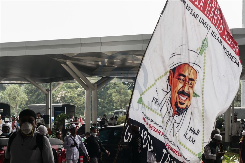 Pemimpin FPI Rizieq Shihab tiba di tanah air