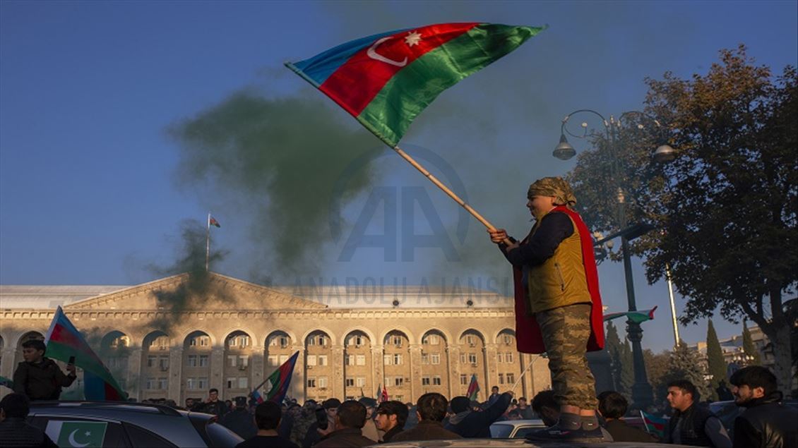 هاووڵاتییانی ئازهربایجان به جۆشوخرۆشهوه پێشوازیان کرد له رێككهوتنی قهرهباغ