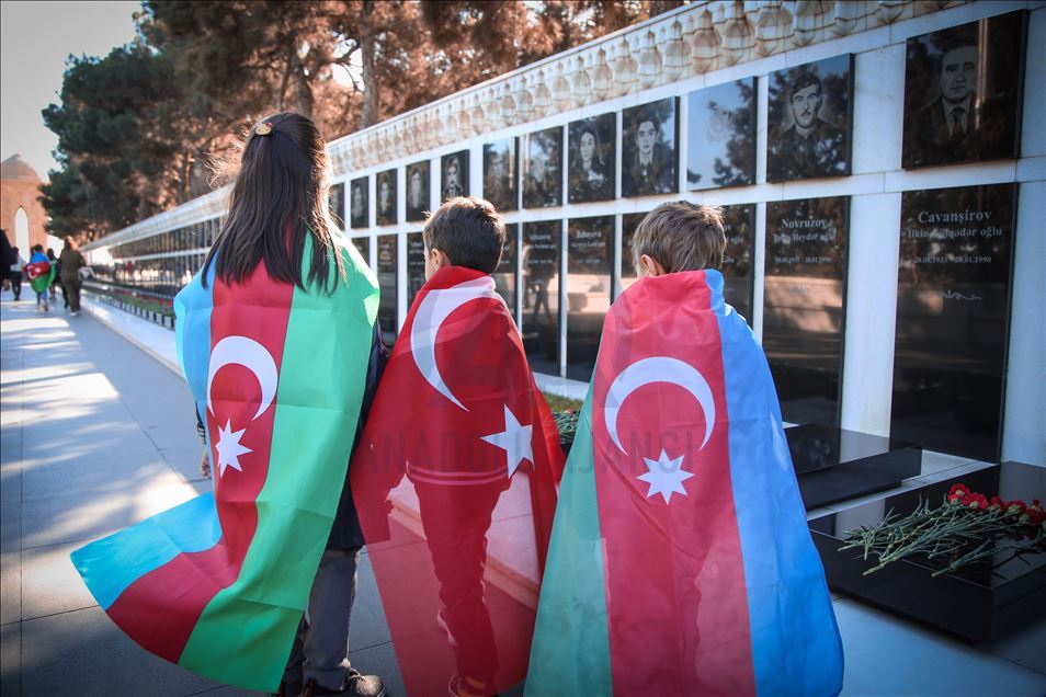 Azerbaijan peringati Hari Bendera Nasional