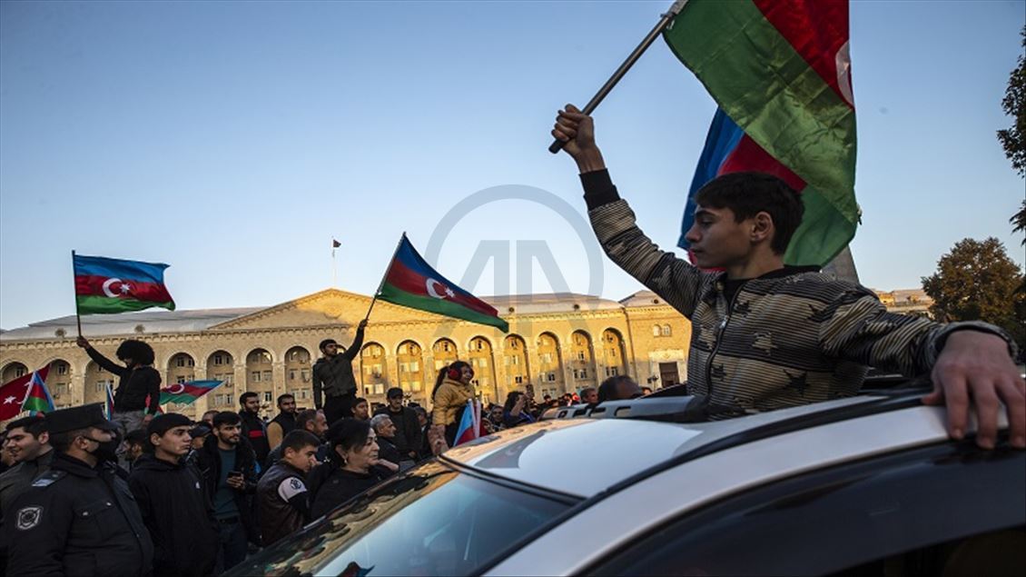 هاووڵاتییانی ئازهربایجان به جۆشوخرۆشهوه پێشوازیان کرد له رێككهوتنی قهرهباغ