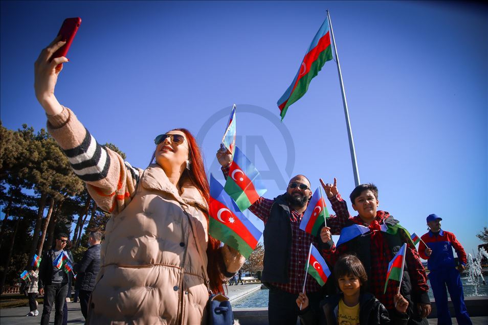Azerbaijan peringati Hari Bendera Nasional