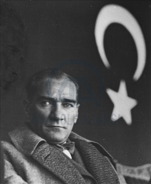 Turqia shënon 82-vjetorin e ndarjes nga jeta të Ataturkut
