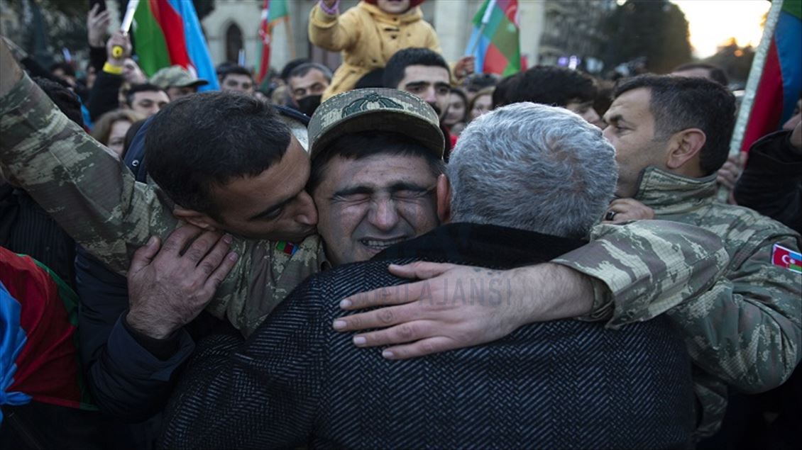 هاووڵاتییانی ئازهربایجان به جۆشوخرۆشهوه پێشوازیان کرد له رێككهوتنی قهرهباغ