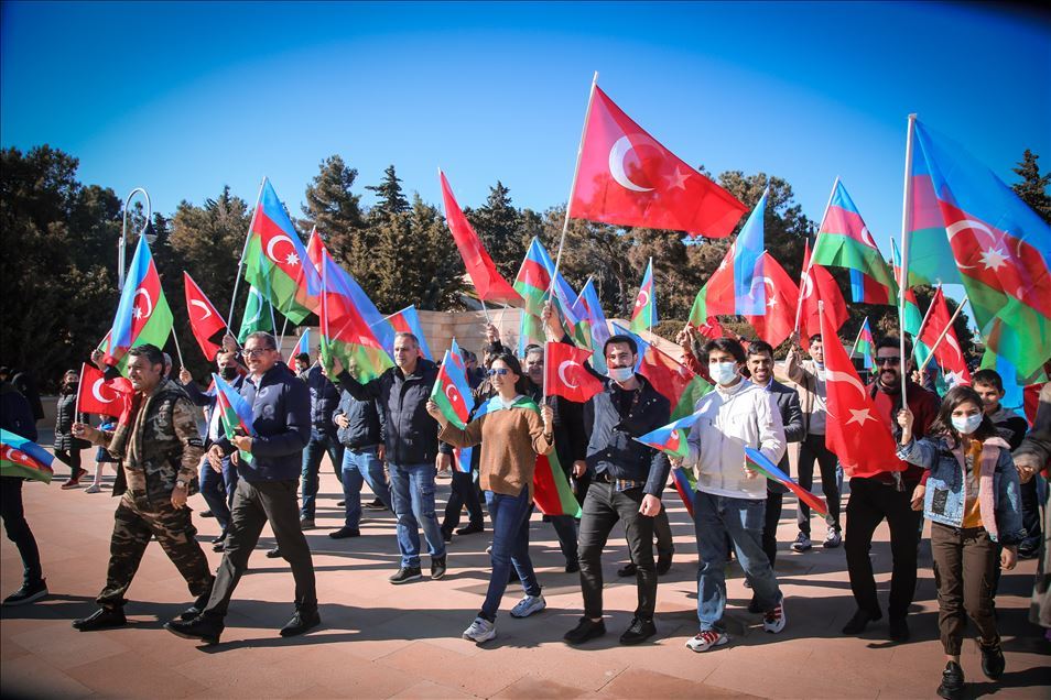 Azerbaijan peringati Hari Bendera Nasional