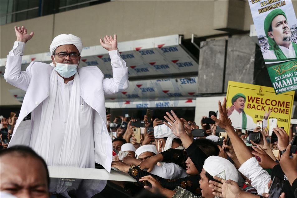Pemimpin FPI Rizieq Shihab tiba di tanah air