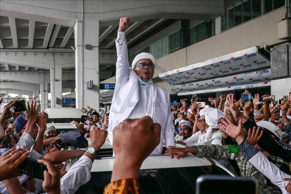 Pemimpin FPI Rizieq Shihab tiba di tanah air