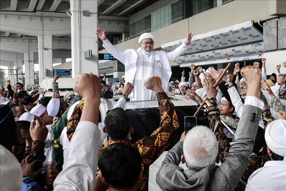 Pemimpin FPI Rizieq Shihab tiba di tanah air