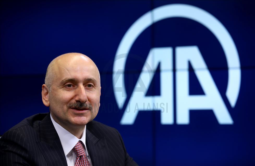 Ulaştırma ve Altyapı Bakanı Karaismailoğlu, AA Editör Masası'nda