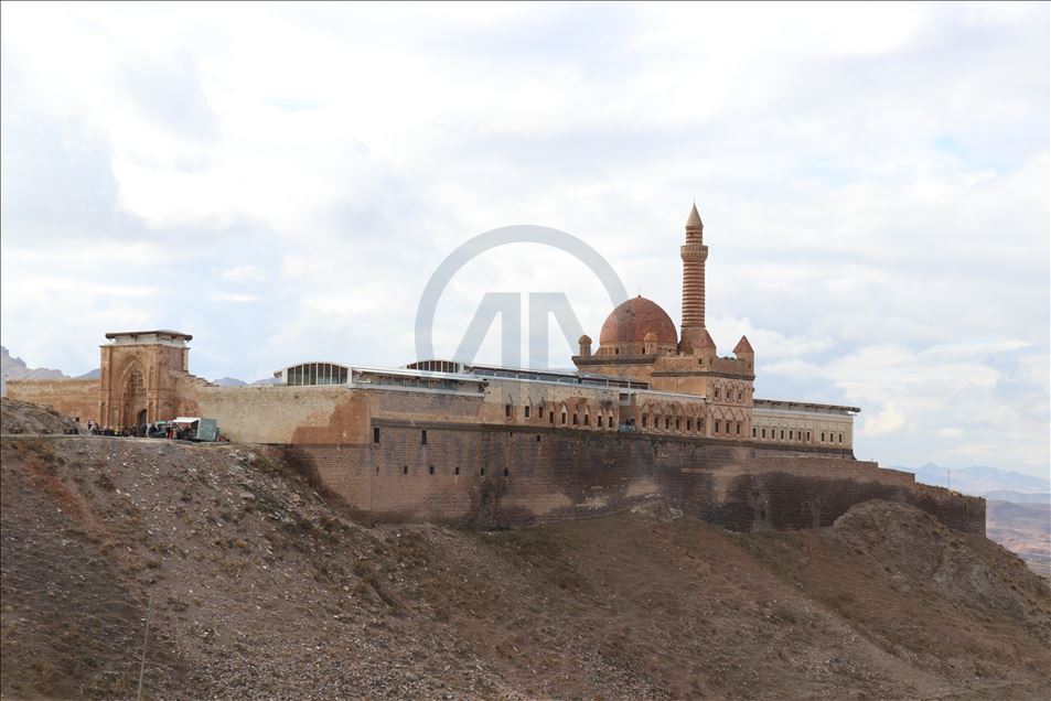 Osmanlı mirası İshak Paşa Sarayı 105 bin turist ağırladı
