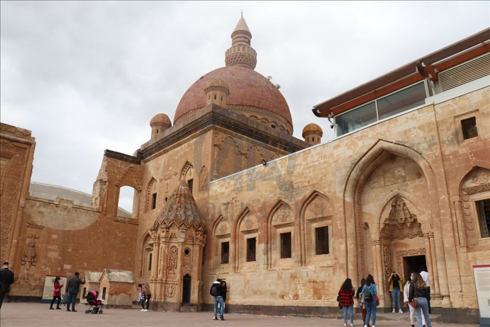 Osmanlı mirası İshak Paşa Sarayı 105 bin turist ağırladı
