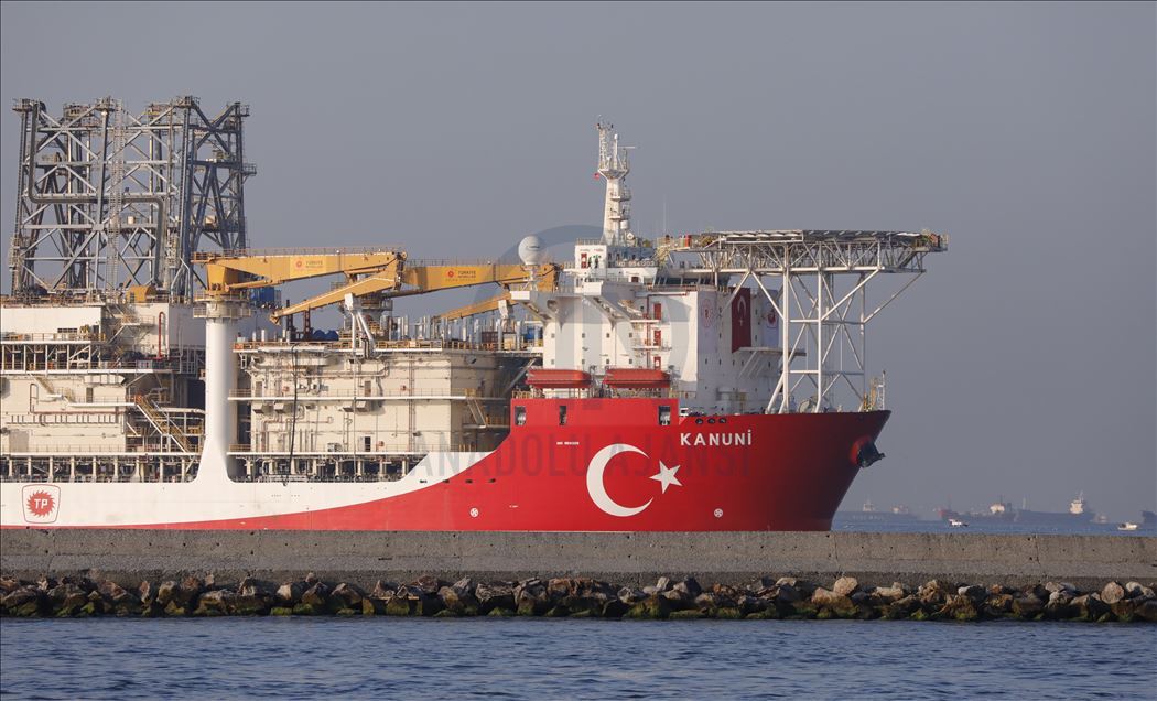 Kanuni drillship leaves Istanbul for operations in Black Sea
