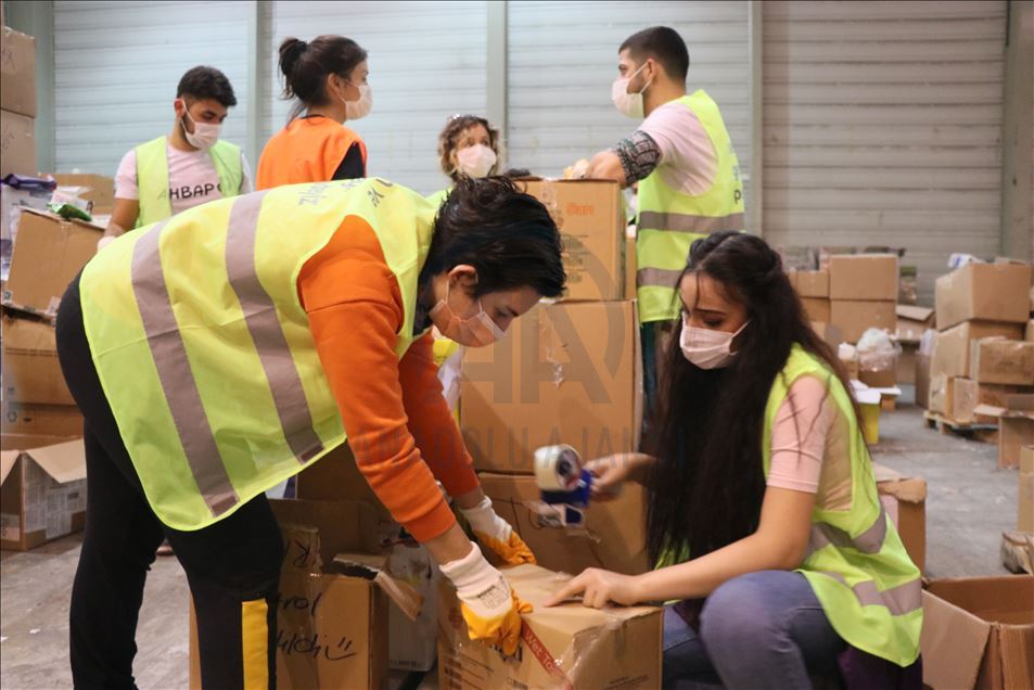 "Ahbap"lar İzmirli depremzedelerin yardımına koştu