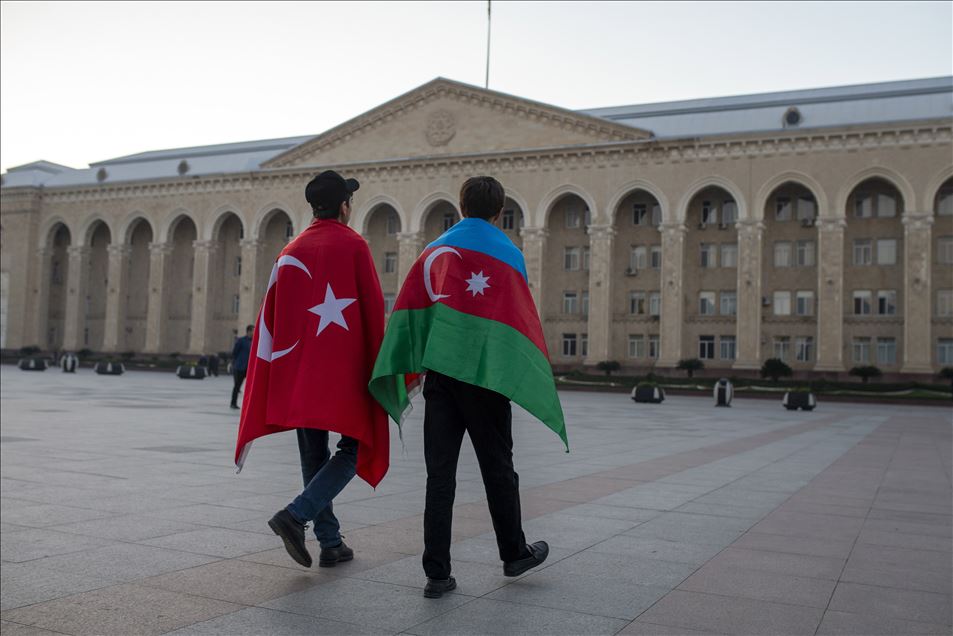 Azerbaycan'da Bayrak Günü ve Şuşa'nın işgalden kurtarılması coşkuyla kutlandı