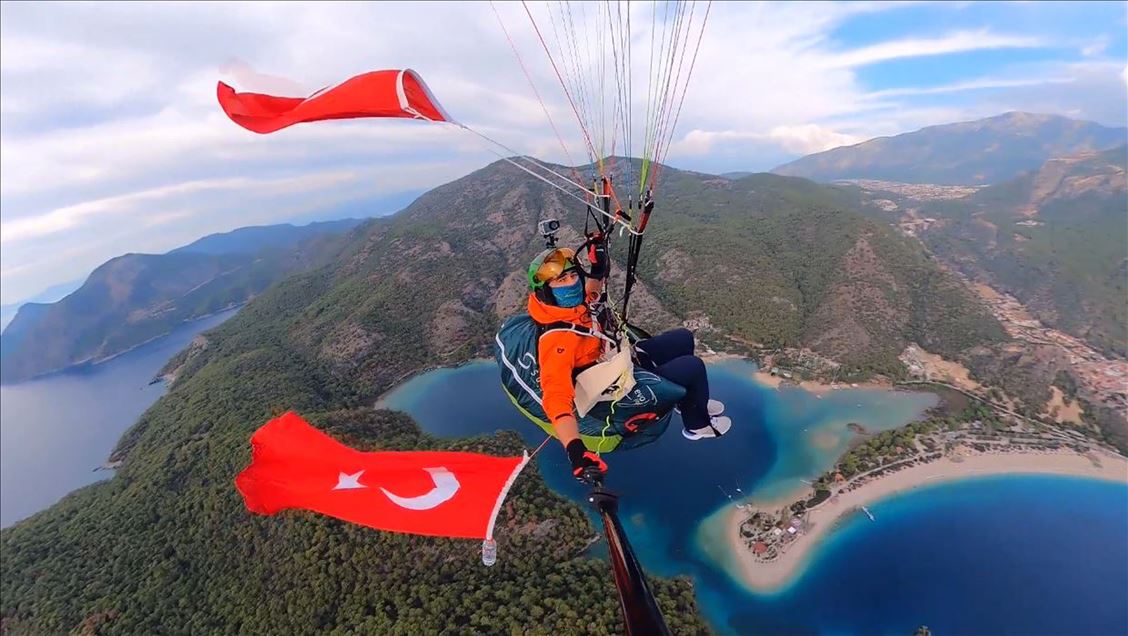 Afyonkarahisarlı yamaç paraşütçüsü "Atatürk" için uçtu
