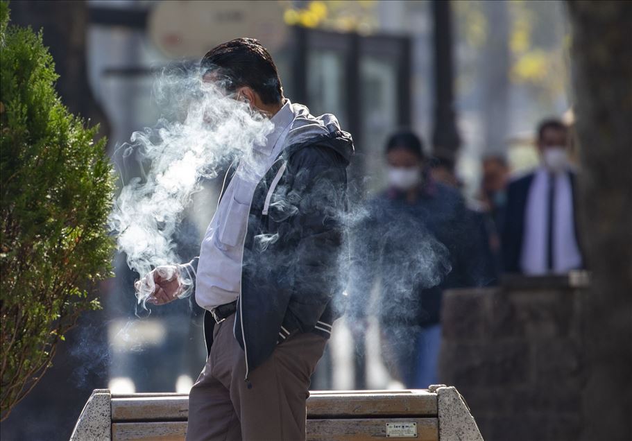 Ankara’da Kovid-19 tedbirleri kapsamında getirilen sigara yasağına kısmen uyuldu