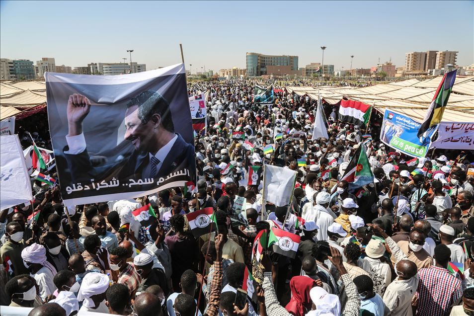 الخرطوم.. الآلاف يشاركون في "احتفالات السلام"