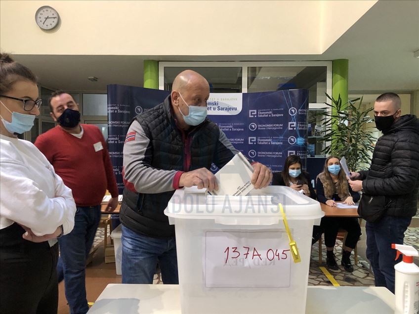 Počeli izbori u BiH: Više od tri miliona građana bira lokalnu vlast među 30.809 kandidata 8